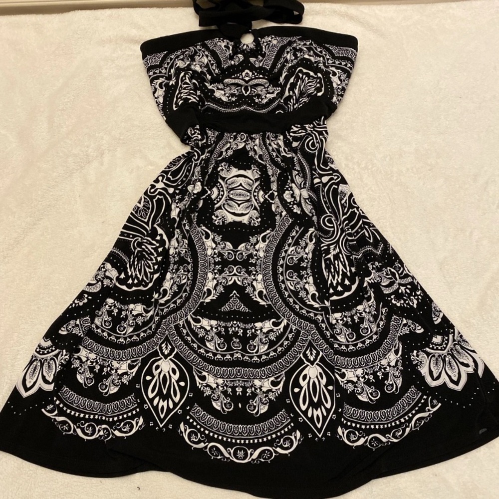 White House Black Market Black and White Halter Dress - Picture 12 of 12